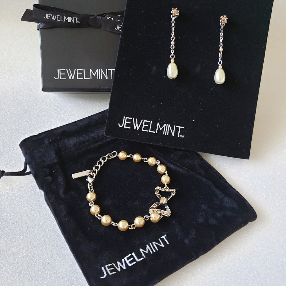 Jewelmint Duchess Pearl Set Bracelet and Earrings